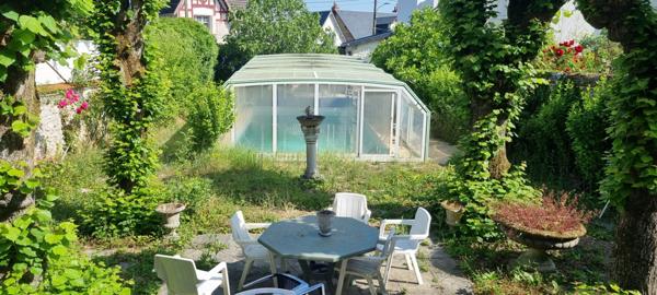 UNE MAISON DE VILLE BOURGEOISE AVEC PISCINE ET GARAGES EN CENTRE VILLE DE BLOIS 219.58 m2