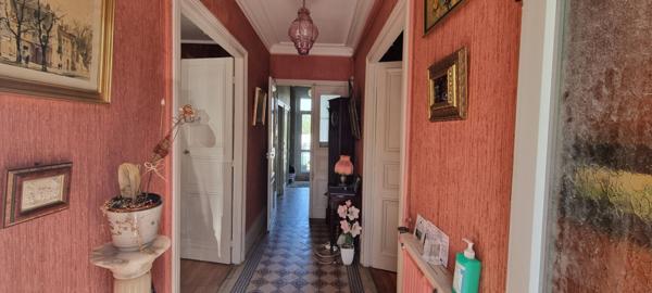 UNE MAISON DE VILLE BOURGEOISE AVEC PISCINE ET GARAGES EN CENTRE VILLE DE BLOIS 219.58 m2