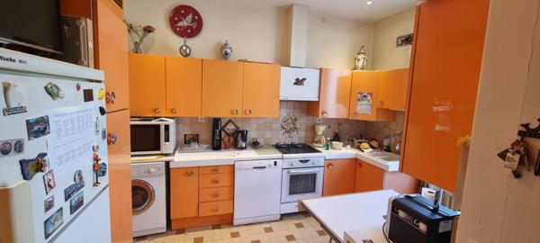 UNE MAISON DE VILLE BOURGEOISE AVEC PISCINE ET GARAGES EN CENTRE VILLE DE BLOIS 219.58 m2