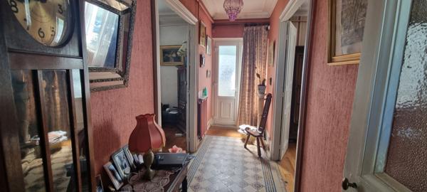 UNE MAISON DE VILLE BOURGEOISE AVEC PISCINE ET GARAGES EN CENTRE VILLE DE BLOIS 219.58 m2