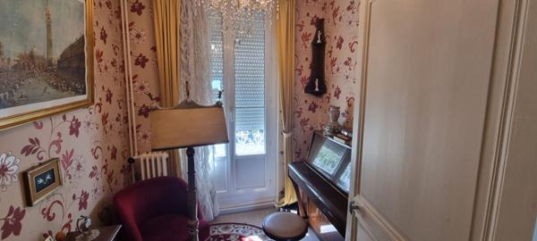 UNE MAISON DE VILLE BOURGEOISE AVEC PISCINE ET GARAGES EN CENTRE VILLE DE BLOIS 219.58 m2