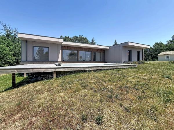 Maison à vendre plain-pied en bois de 149 m², 5 pièces, piscine, 2 garages - BERGERAC (24)