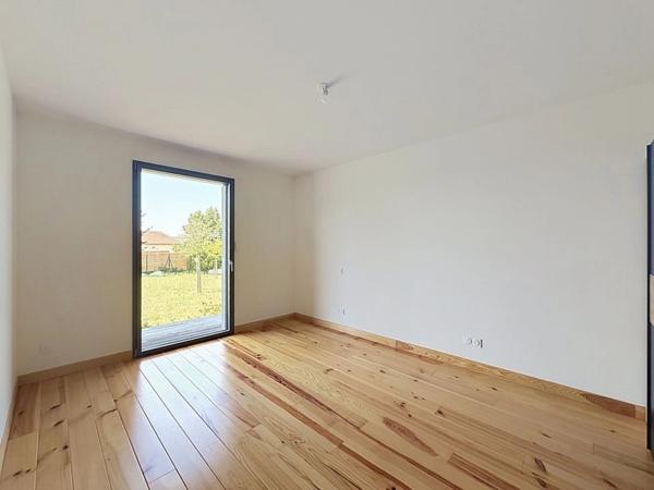 Maison à vendre plain-pied en bois de 149 m², 5 pièces, piscine, 2 garages - BERGERAC (24)