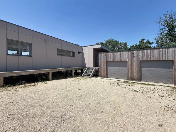 Maison à vendre plain-pied en bois de 149 m², 5 pièces, piscine, 2 garages - BERGERAC (24)