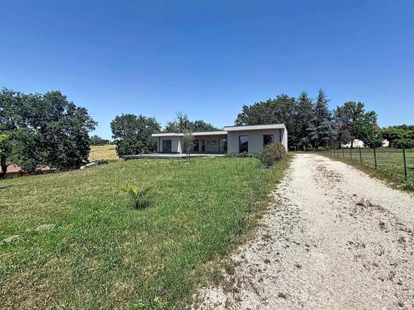 Maison à vendre plain-pied en bois de 149 m², 5 pièces, piscine, 2 garages - BERGERAC (24)