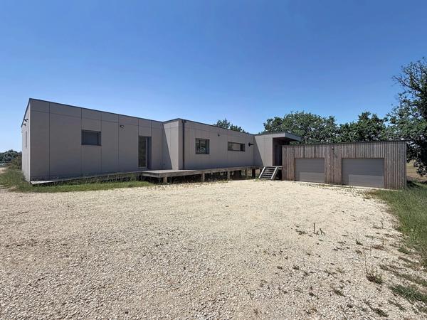 Maison à vendre plain-pied en bois de 149 m², 5 pièces, piscine, 2 garages - BERGERAC (24)
