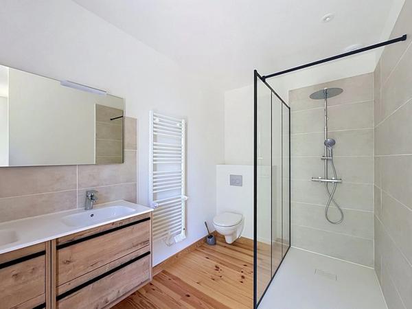 Maison à vendre plain-pied en bois de 149 m², 5 pièces, piscine, 2 garages - BERGERAC (24)