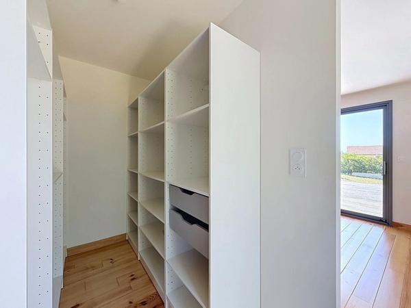 Maison à vendre plain-pied en bois de 149 m², 5 pièces, piscine, 2 garages - BERGERAC (24)