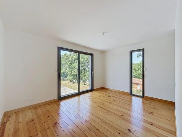 Maison à vendre plain-pied en bois de 149 m², 5 pièces, piscine, 2 garages - BERGERAC (24)