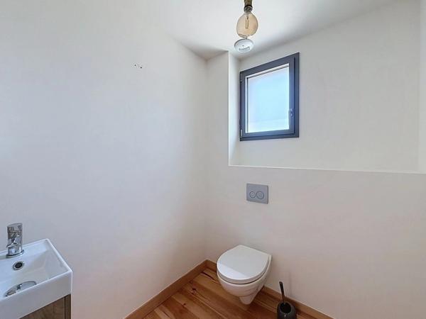 Maison à vendre plain-pied en bois de 149 m², 5 pièces, piscine, 2 garages - BERGERAC (24)