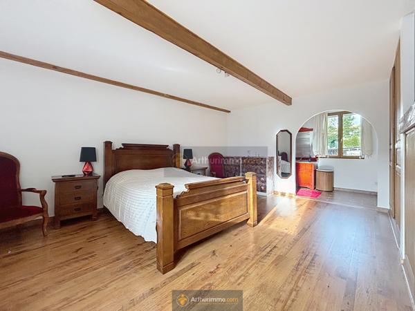 La Ferté-Gaucher (77320) Corps de Ferme rénové d'environ 310 m² avec dépendance d'environ 80 m²