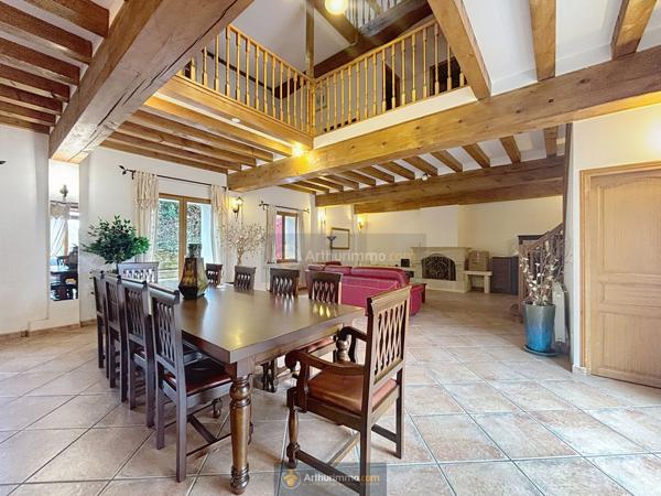 La Ferté-Gaucher (77320) Corps de Ferme rénové d'environ 310 m² avec dépendance d'environ 80 m²