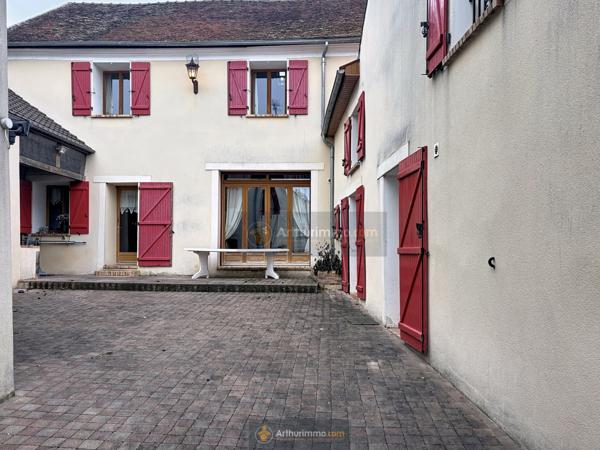 La Ferté-Gaucher (77320) Corps de Ferme rénové d'environ 310 m² avec dépendance d'environ 80 m²