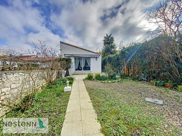 Maison + 3 T1 de rapport à vendre, 248 m² en tout avec 800 m² de terrain au centre ville de Saujon