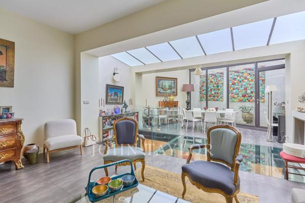 RARE — Duplex de réception avec entrée particulière au cœur du Triangle d'Or de la Muette (Quartier OCDE)