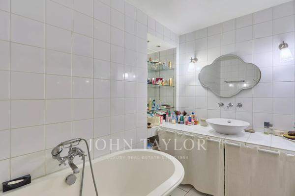 RARE — Duplex de réception avec entrée particulière au cœur du Triangle d'Or de la Muette (Quartier OCDE)