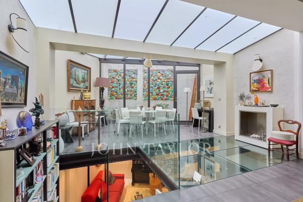 RARE — Duplex de réception avec entrée particulière au cœur du Triangle d'Or de la Muette (Quartier OCDE)