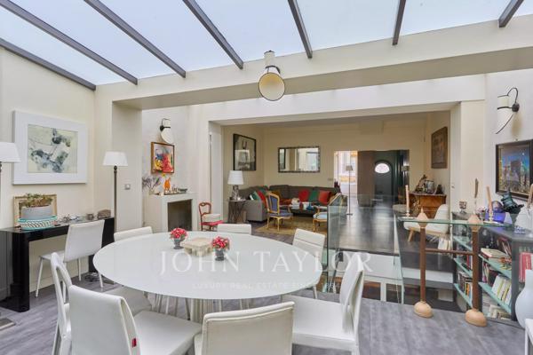 RARE — Duplex de réception avec entrée particulière au cœur du Triangle d'Or de la Muette (Quartier OCDE)