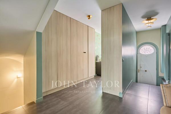 RARE — Duplex de réception avec entrée particulière au cœur du Triangle d'Or de la Muette (Quartier OCDE)