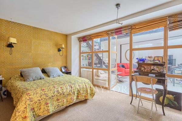RARE — Duplex de réception avec entrée particulière au cœur du Triangle d'Or de la Muette (Quartier OCDE)