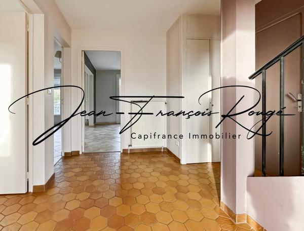 Agneaux, proches des commerces, maison mitoyenne de 112 m² avec trois chambres