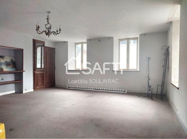 Maison à rénover au coeur du village de Labastide Rouairoux.