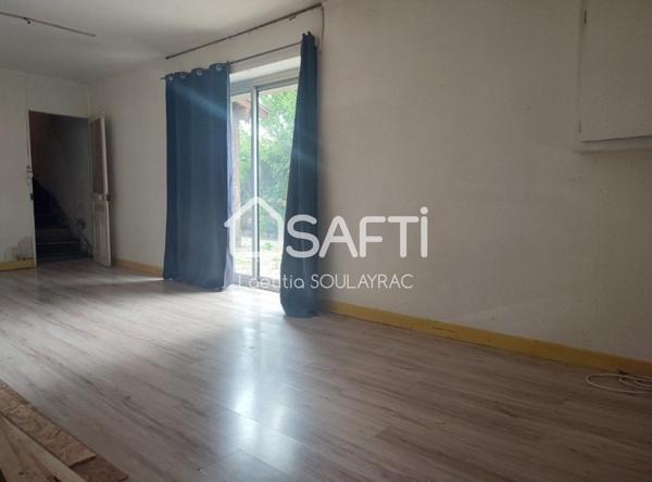Maison à rénover au coeur du village de Labastide Rouairoux.
