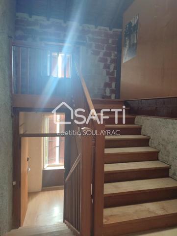 Maison à rénover au coeur du village de Labastide Rouairoux.