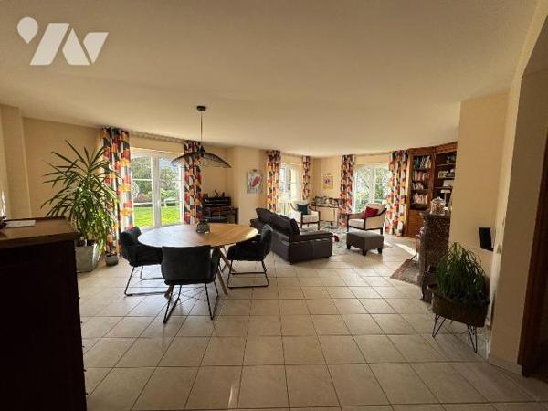 Maison familiale de standing - Quartier résidentiel de Bruz
Dans un quartier résidentiel calme...