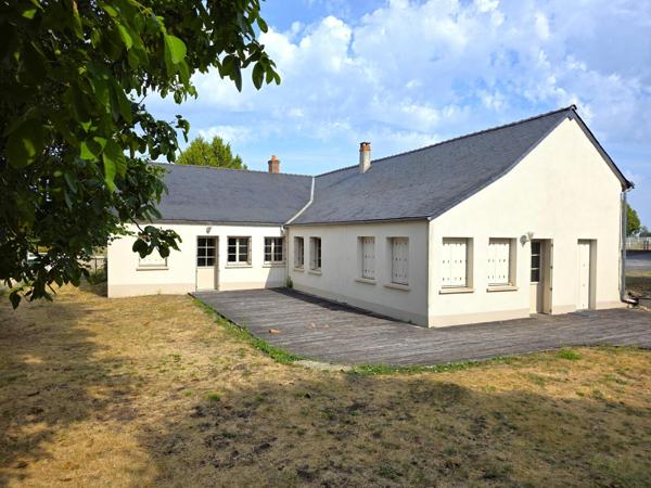 Maison de bourg, sa vie de plain-pied, ses 6 chambres et son terrain en coeur de village !