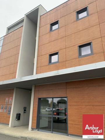 MONTELIMAR ZONE SUD - A LOUER - BUREAUX DE 78 M2 AU 2ÈME ETAGE AVEC ASCENSEUR ET PARKING