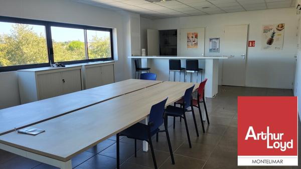 MONTELIMAR ZONE SUD - A LOUER - BUREAUX DE 78 M2 AU 2ÈME ETAGE AVEC ASCENSEUR ET PARKING