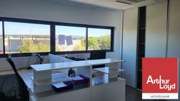 MONTELIMAR ZONE SUD - A LOUER - BUREAUX DE 78 M2 AU 2ÈME ETAGE AVEC ASCENSEUR ET PARKING