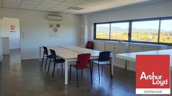 MONTELIMAR ZONE SUD - A LOUER - BUREAUX DE 78 M2 AU 2ÈME ETAGE AVEC ASCENSEUR ET PARKING