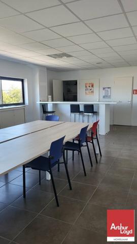 MONTELIMAR ZONE SUD - A LOUER - BUREAUX DE 78 M2 AU 2ÈME ETAGE AVEC ASCENSEUR ET PARKING