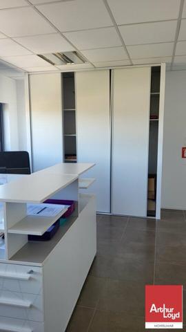 MONTELIMAR ZONE SUD - A LOUER - BUREAUX DE 78 M2 AU 2ÈME ETAGE AVEC ASCENSEUR ET PARKING