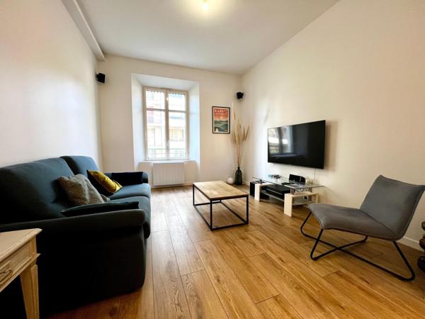 Grand appartement  entièrement rénové  à neuf!