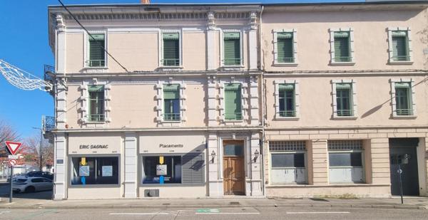 Grand appartement  entièrement rénové  à neuf!