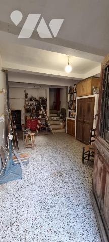 Maison de village érigée sur 2 niveaux avec terrasse et petite cour de 15 m²