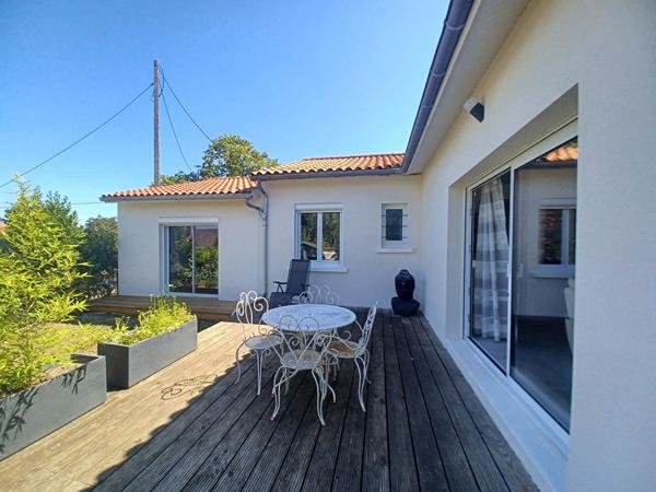 33530 BASSENS - Maison 5 pièces 123 m² A VENDRE avec Dépendance aménagée.