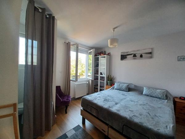 33530 BASSENS - Maison 5 pièces 123 m² A VENDRE avec Dépendance aménagée.