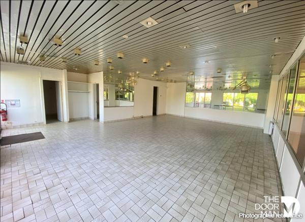 Locaux commerciaux - Vendu - 89 m² - MAUREPAS | The Door Man