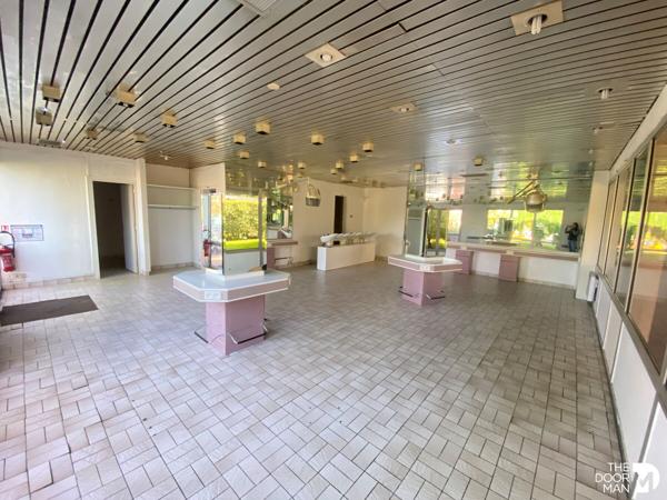 Locaux commerciaux - Vendu - 89 m² - MAUREPAS | The Door Man