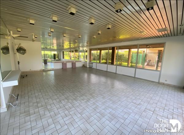 Locaux commerciaux - Vendu - 89 m² - MAUREPAS | The Door Man