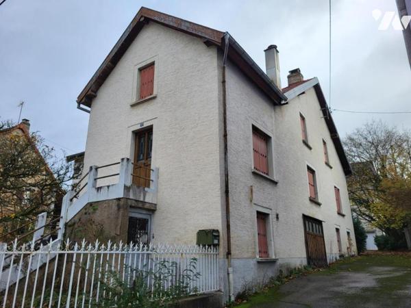 HERIMONCOURT Centre Maison de caractère six pièces à rénover