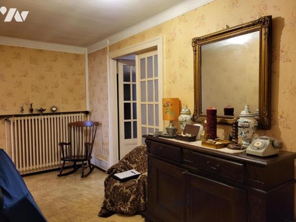 HERIMONCOURT Centre Maison de caractère six pièces à rénover