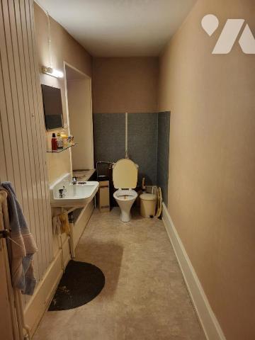 HERIMONCOURT Centre Maison de caractère six pièces à rénover