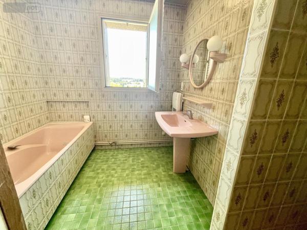 Appartement à vendre à Saint-Chély-d'Apcher en Lozère (48200), ref : 48032-174