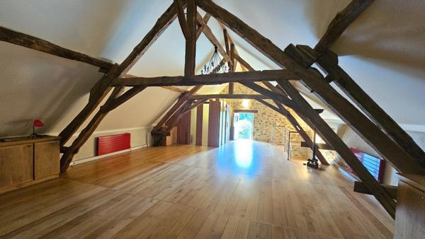 DUN LE PALESTEL SUPERBE GRANGE RENOVEE AVEC GOUT A USAGE D'HABITATION ET DE GARAGE