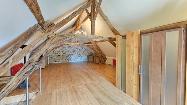 DUN LE PALESTEL SUPERBE GRANGE RENOVEE AVEC GOUT A USAGE D'HABITATION ET DE GARAGE